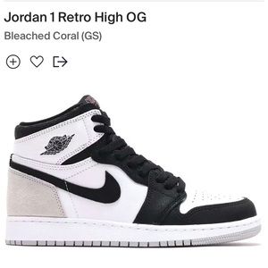 Size 5 Youth. Jordan 1 Retro High OG. Color: Jordan 1 Retro High OG.